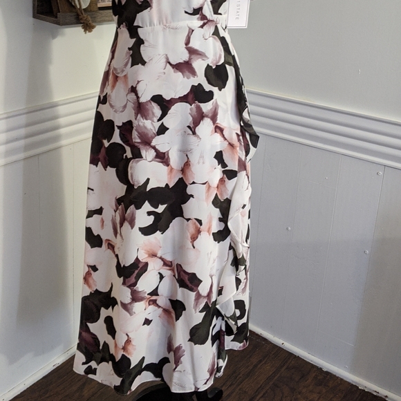 **SOLD**Cute Ruffles Midi Dress - Picture 5 of 5